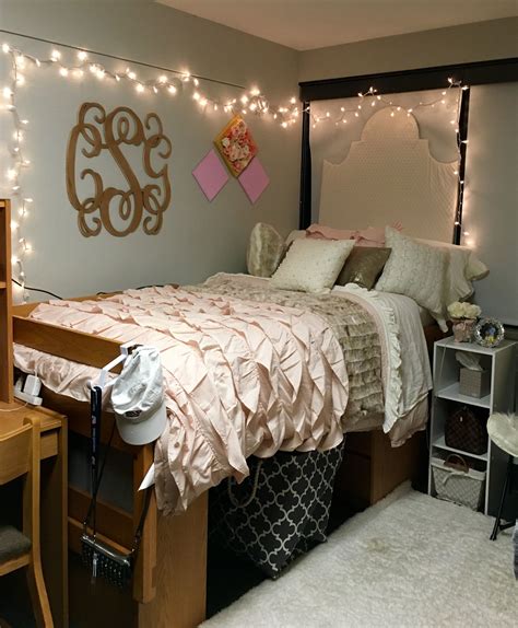 dorm room ideas pink